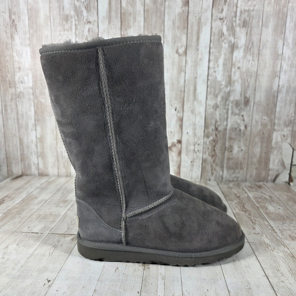 UGG Australia Classic Tall Grey Suede Sheepskin Boots 5229Y Size 6 Kids/Women 8